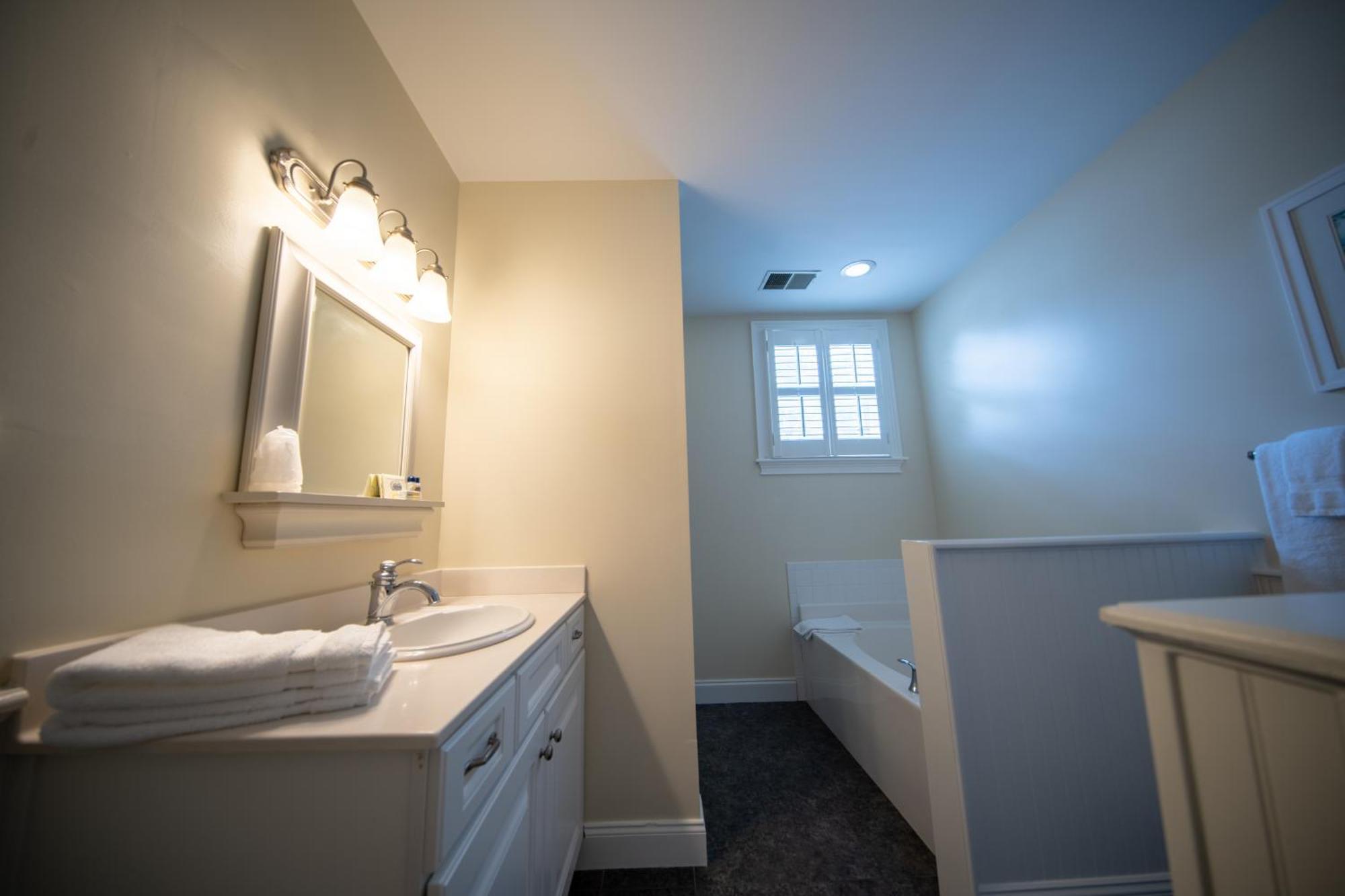 The Edenton Collection-The Granville Queen Inn Room photo