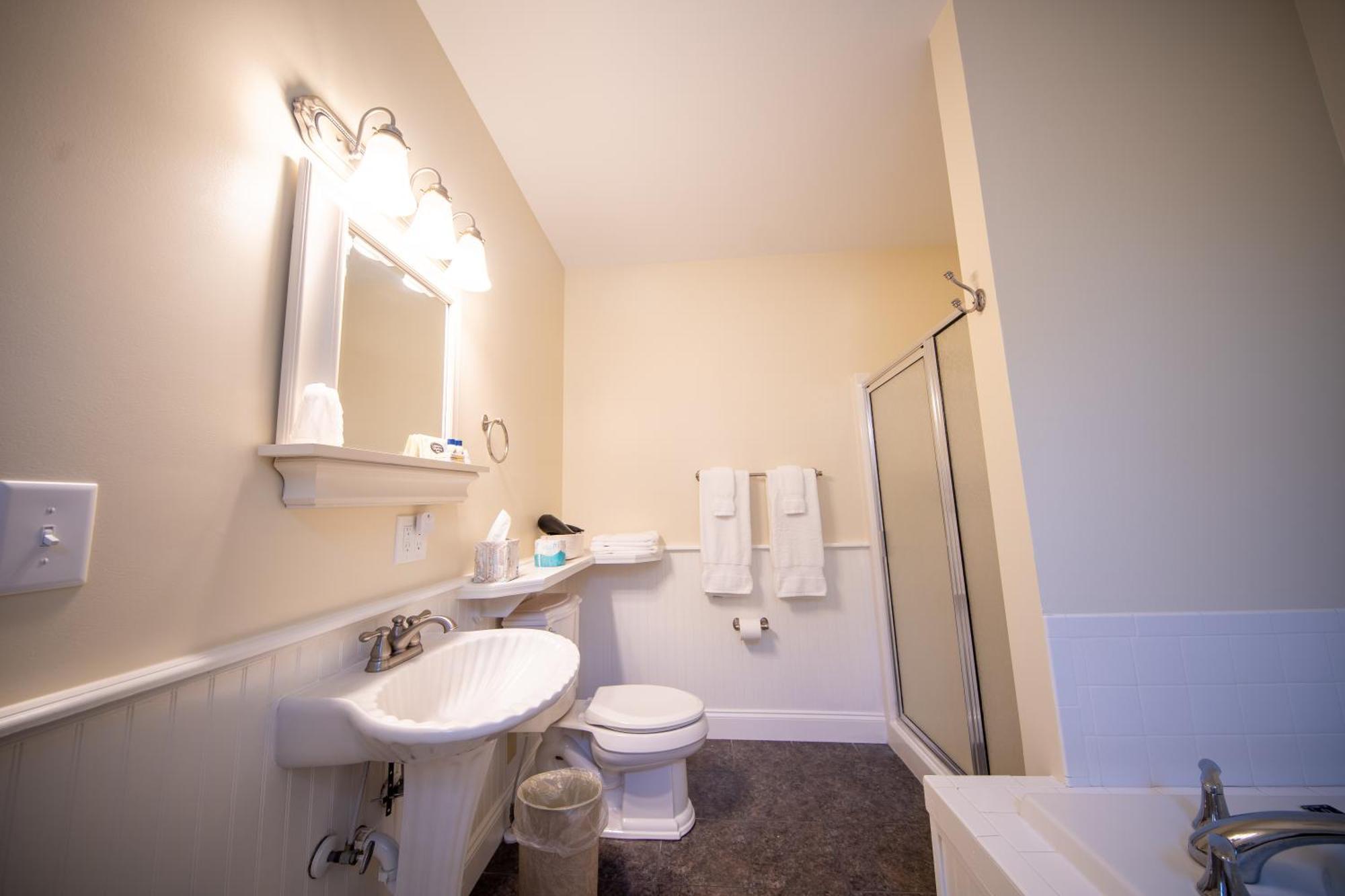 The Edenton Collection-The Granville Queen Inn Room photo